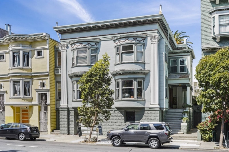 The buildings' large facade sits elegantly on Fell Street. Unit 5 is located at the rear of the building — away from the thoroughfare's traffic.