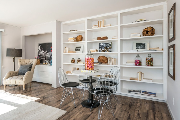 10. familyroom_builtins 10. familyroom_builtins