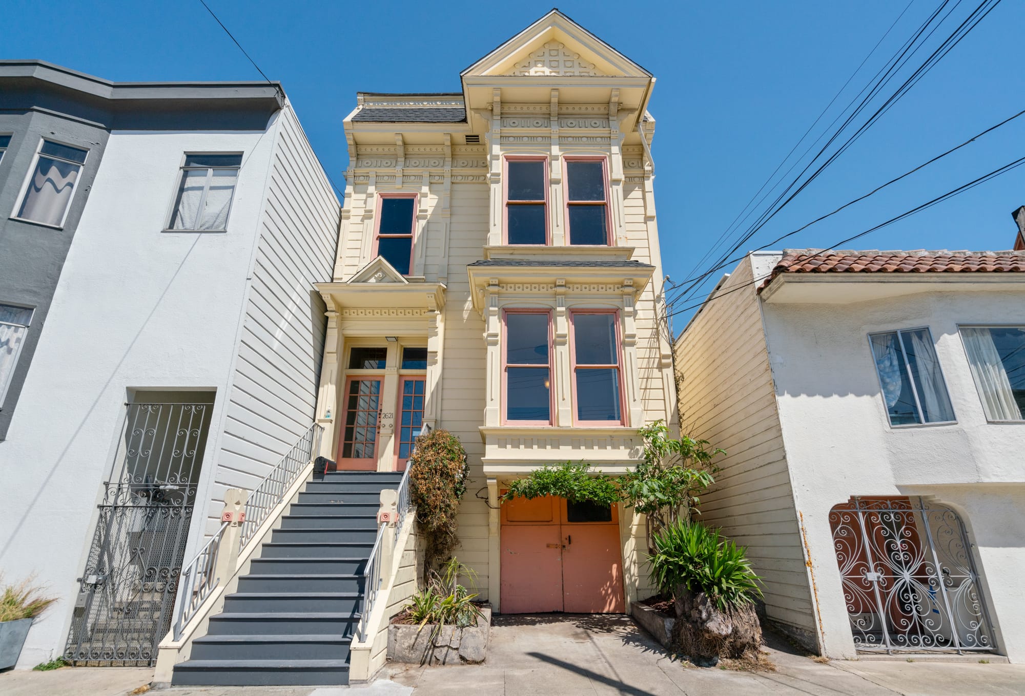 Front facade photo of 2621 Bryant Victorian Style